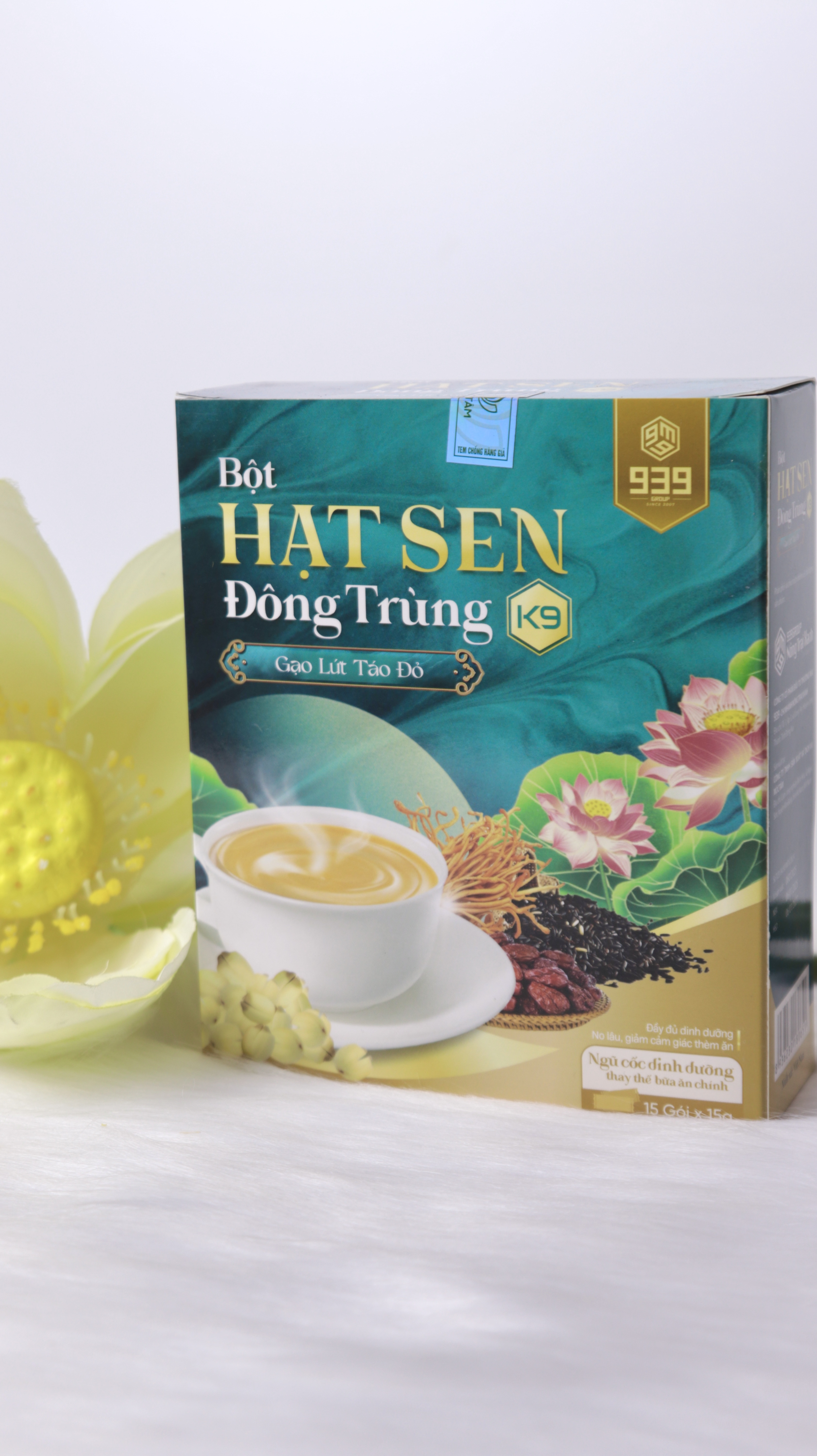 Giới trẻ mất ngủ vì chiếc điện thoại ngay trước mặt