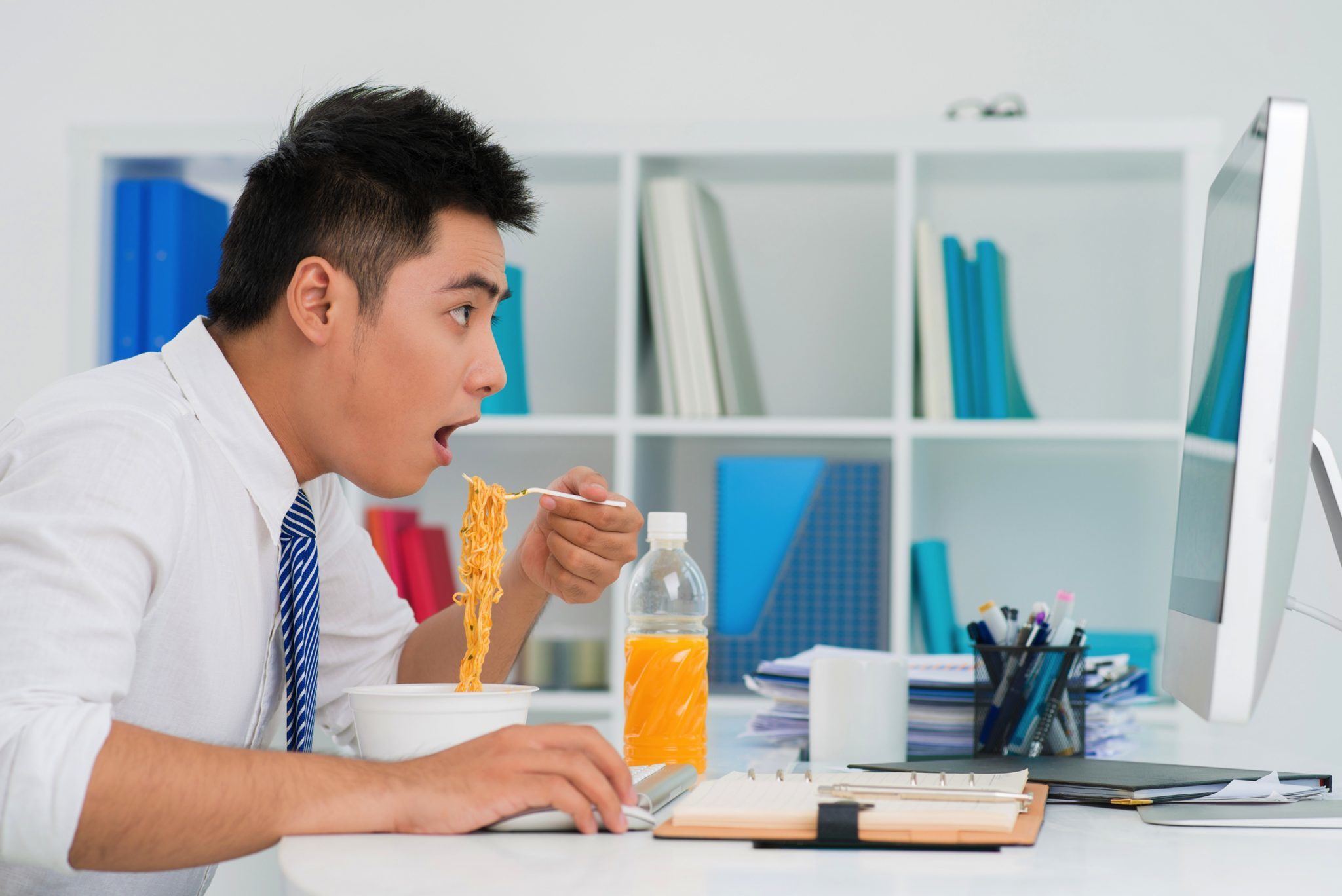 Dân văn phòng ngồi lì, ăn uống vô tội vạ? Thử ngay thói quen này 7 ngày để thấy khác biệt